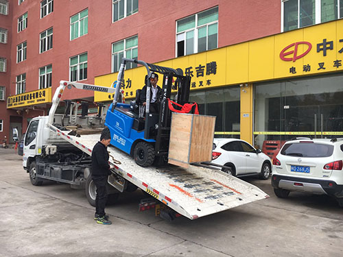 廈門電動叉車公司，銷售比亞迪電動叉車2.5噸一臺
