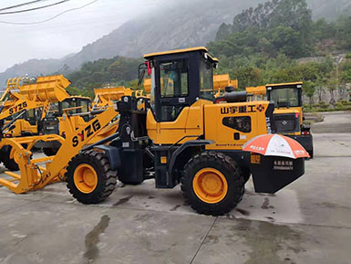 恭喜羅總喜提新車，山宇裝載機940走起，山宇重工，助您成功！